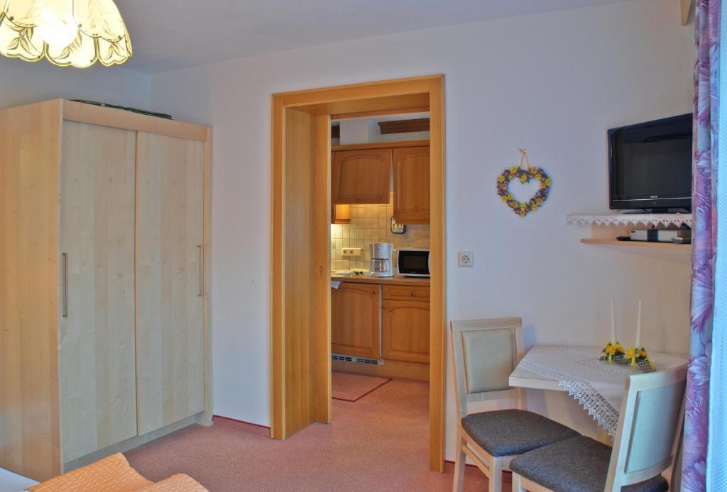 Gaestehaus Resi Jerzens Szoba fotó